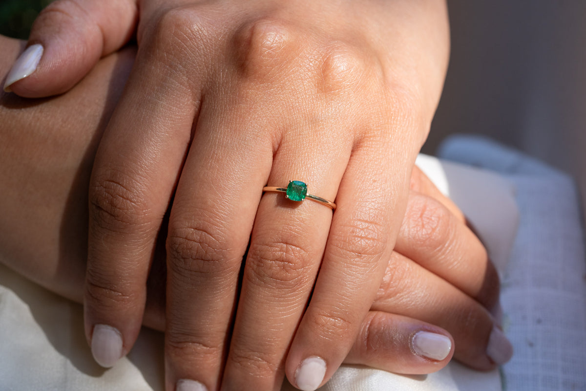 Smaragd Ring aus Gold im Kissenschliff