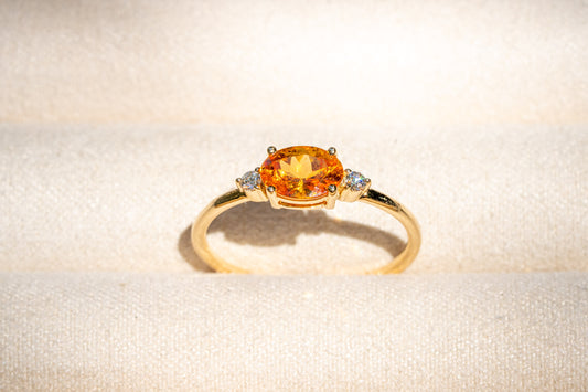 Mandarin Granat Ring aus Gold mit Diamant-Akzentsteinen