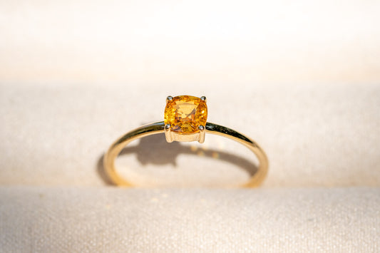 Mandarin Granat Ring aus Gold im Kissenschliff