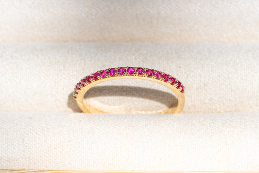 Half Eternity Rubin Ring aus Gold