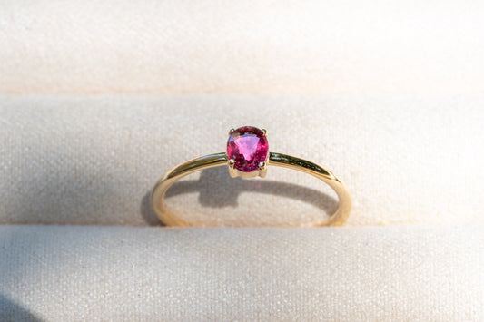 Ovaler Rubin Ring aus Gold