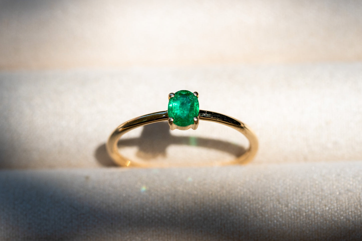 Ovaler Smaragd Ring aus Gold
