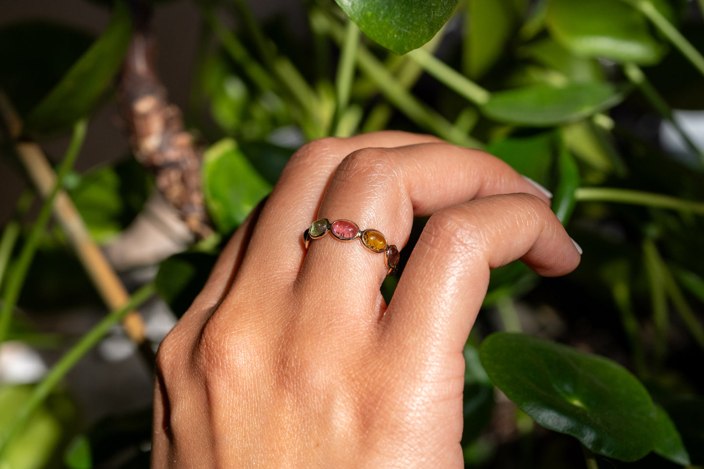 Multicolor Turmalin Eternity Ring aus Gold