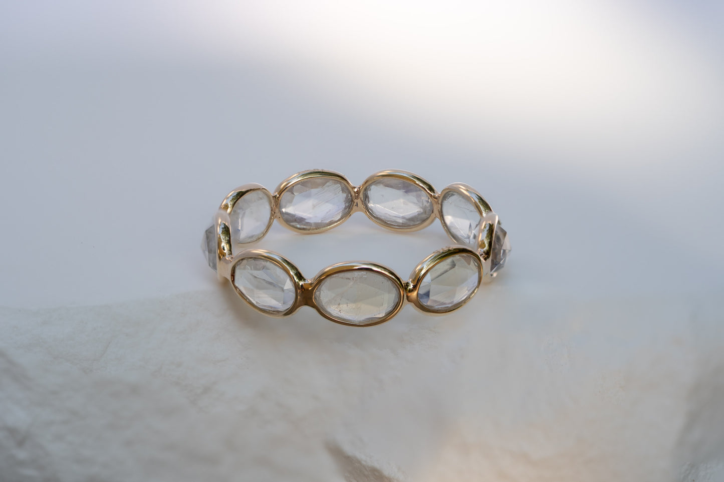 Mondstein Eternity Ring aus Gold