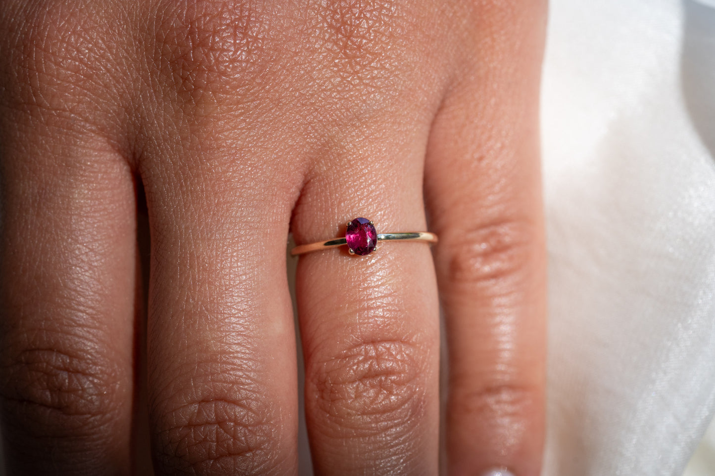 Ovaler Rubin Ring aus Gold