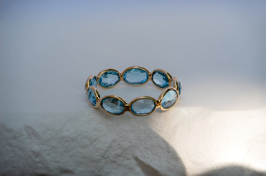 Topas Eternity Ring aus Gold